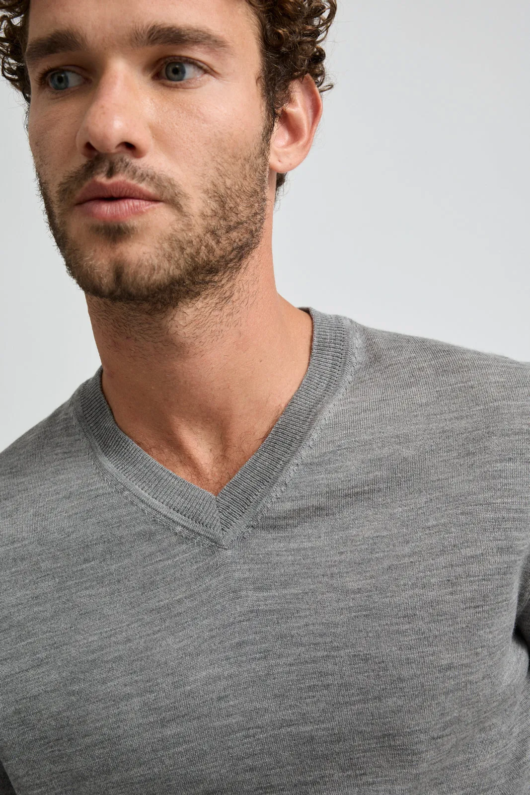 FINE V NECK