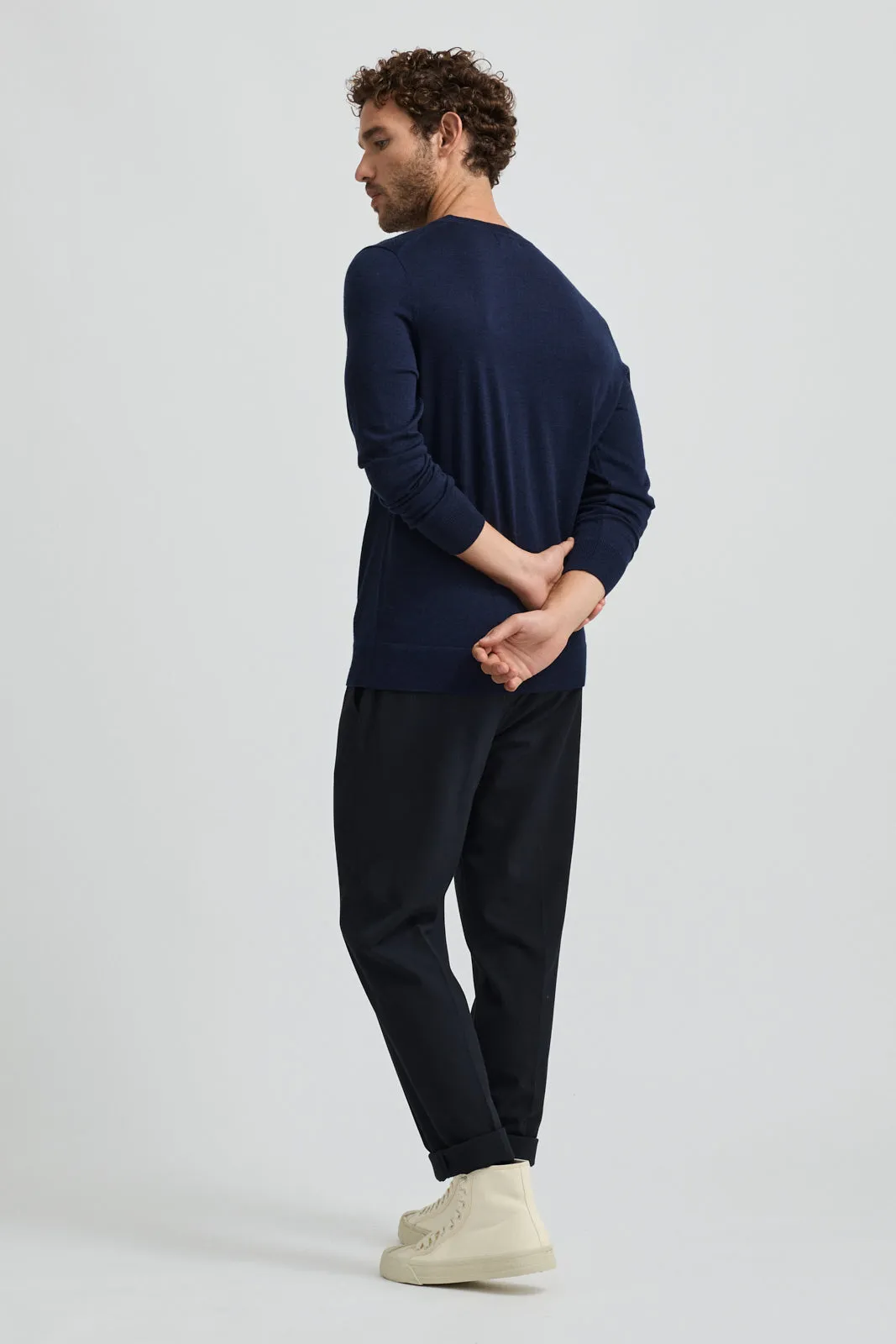 FINE V NECK