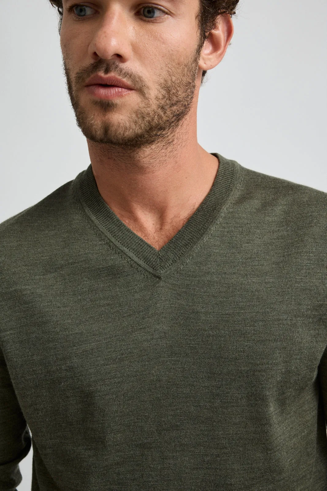 FINE V NECK