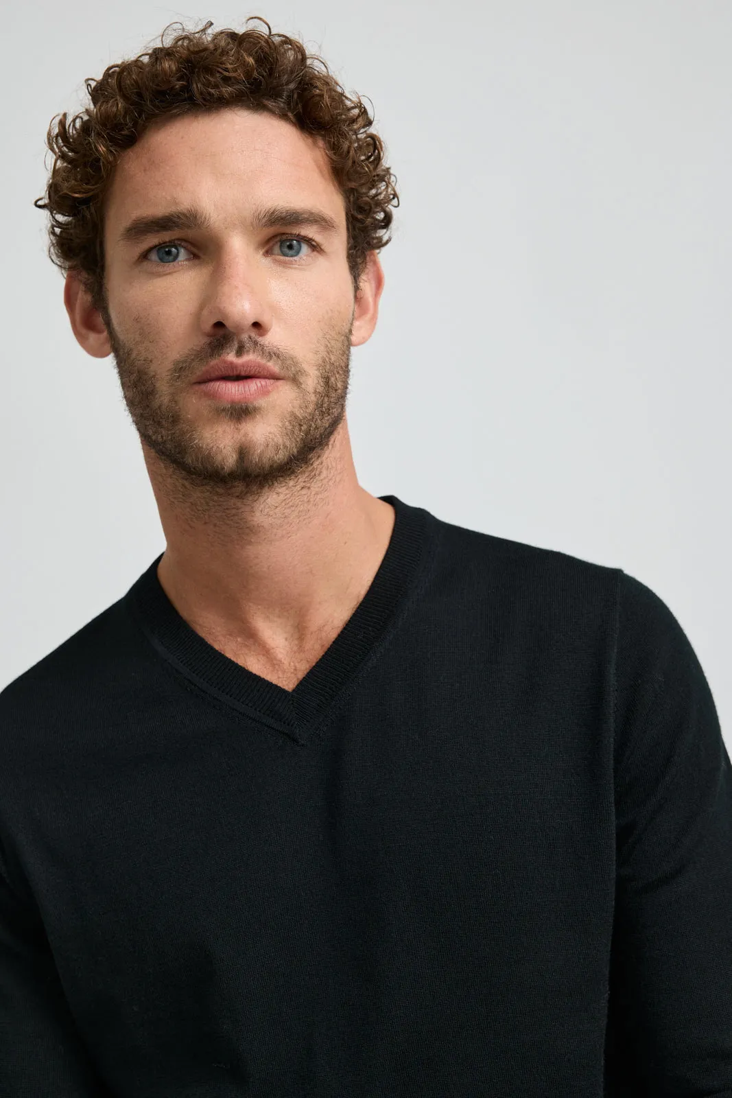 FINE V NECK