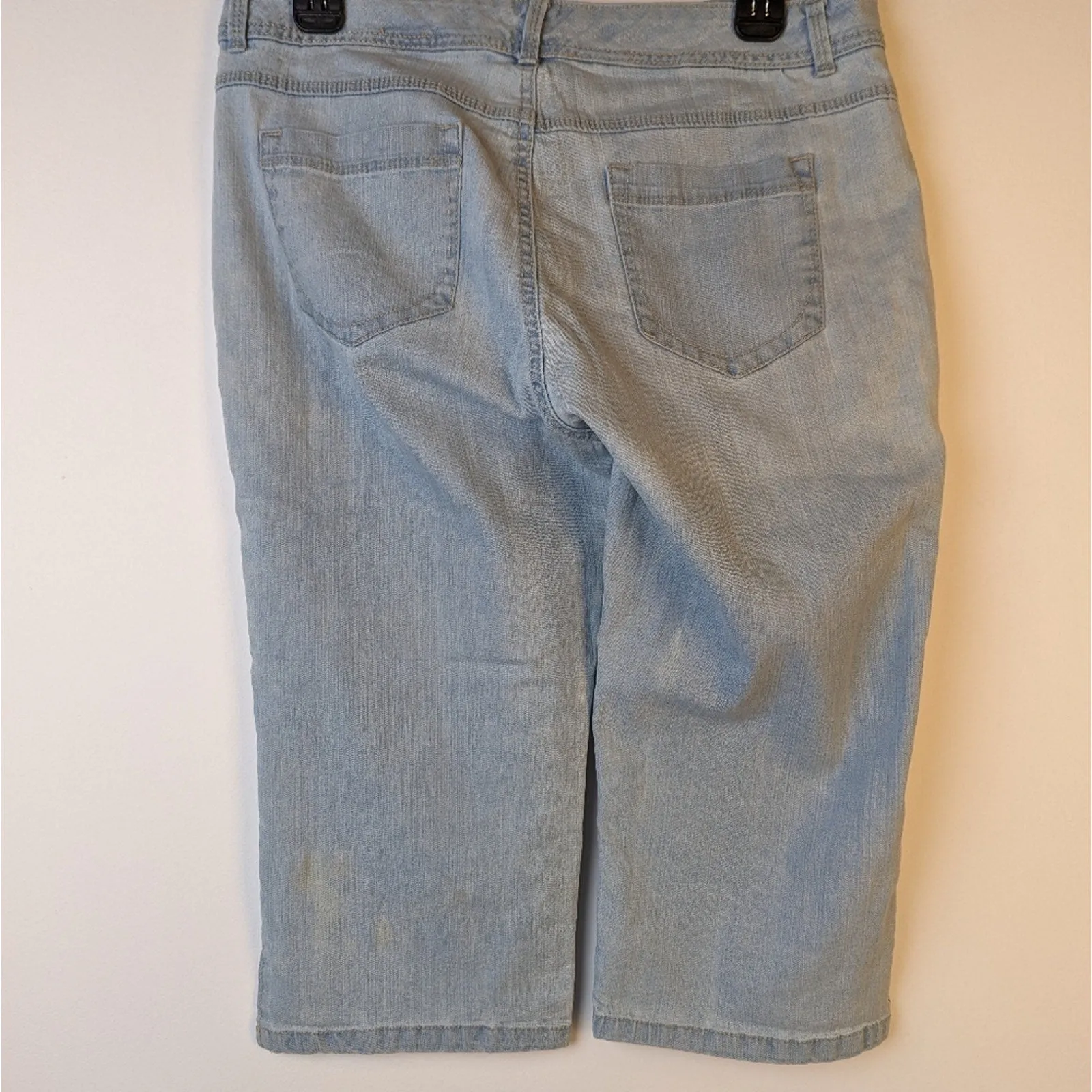 Gloria Vanderbilt Acid Washed Embroidered Capris - 8