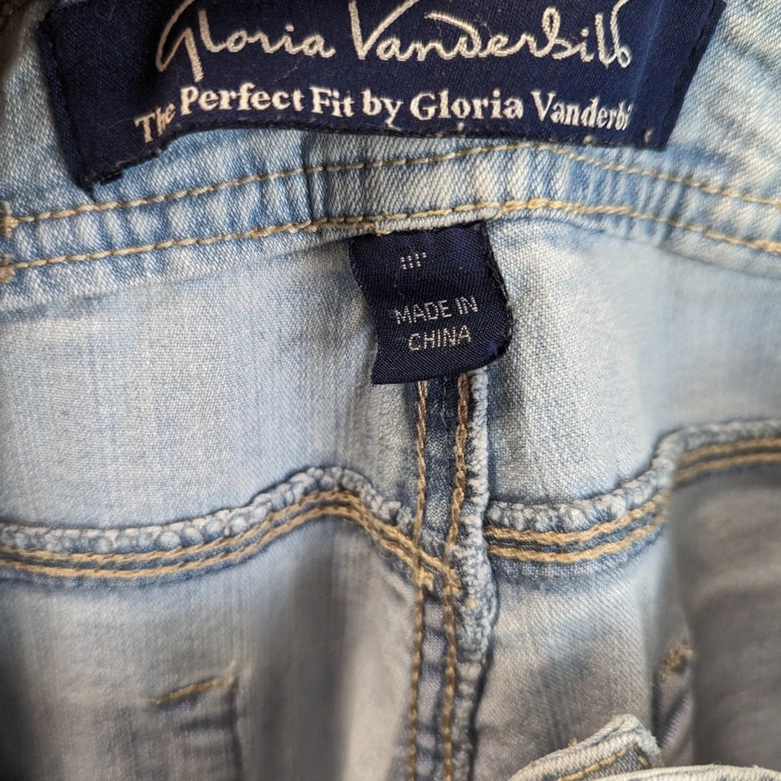 Gloria Vanderbilt Acid Washed Embroidered Capris - 8