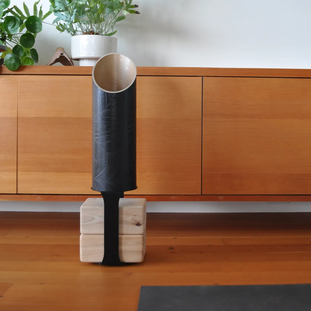 Homi Yoga Block Floor Stand | Black